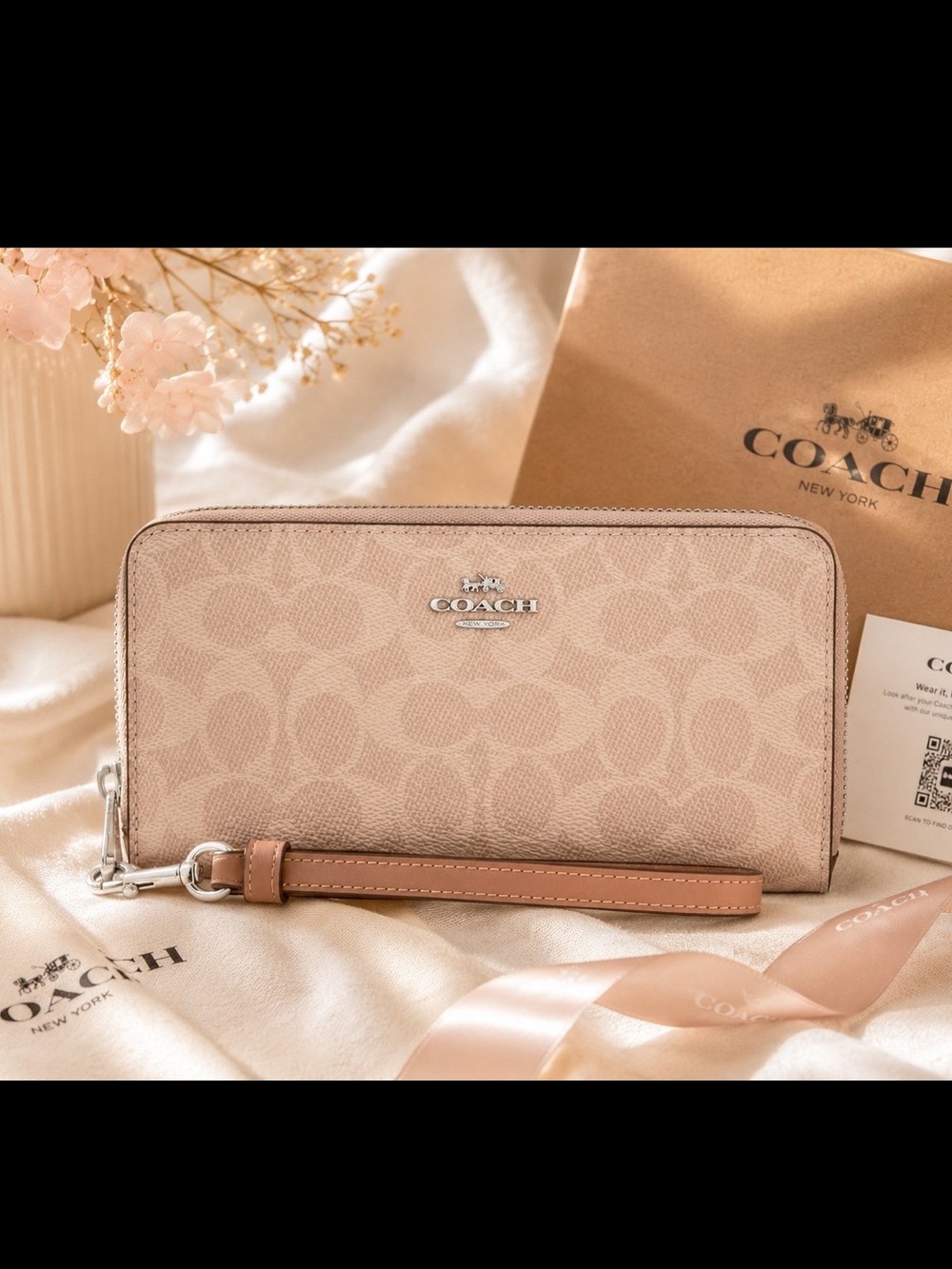 Coach Pebbled Leather Wristlet Wallet
Color: Taupe / Nude Beige
Silver Hardware